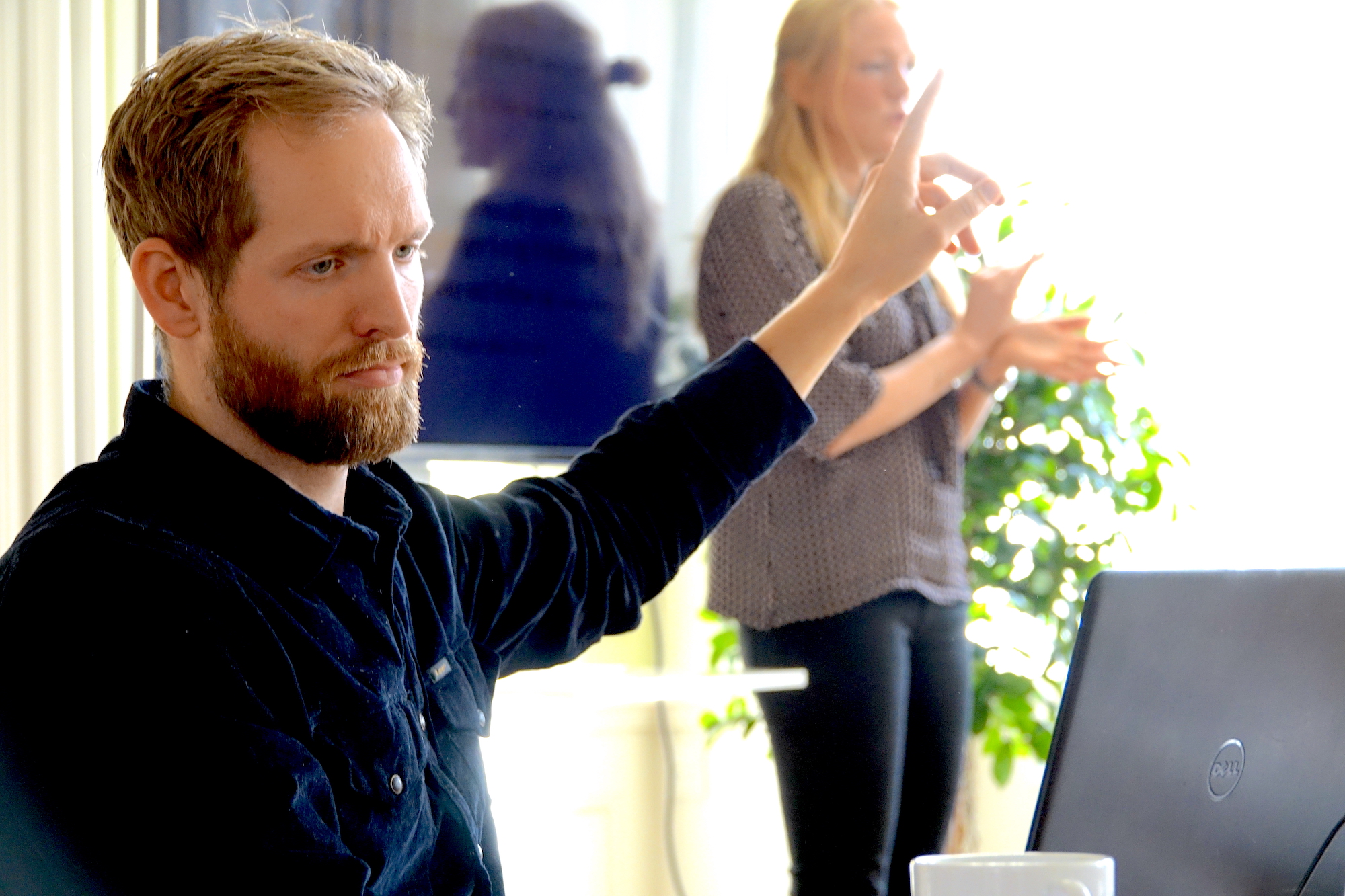 Aske Spoergsmaal2 Red Web