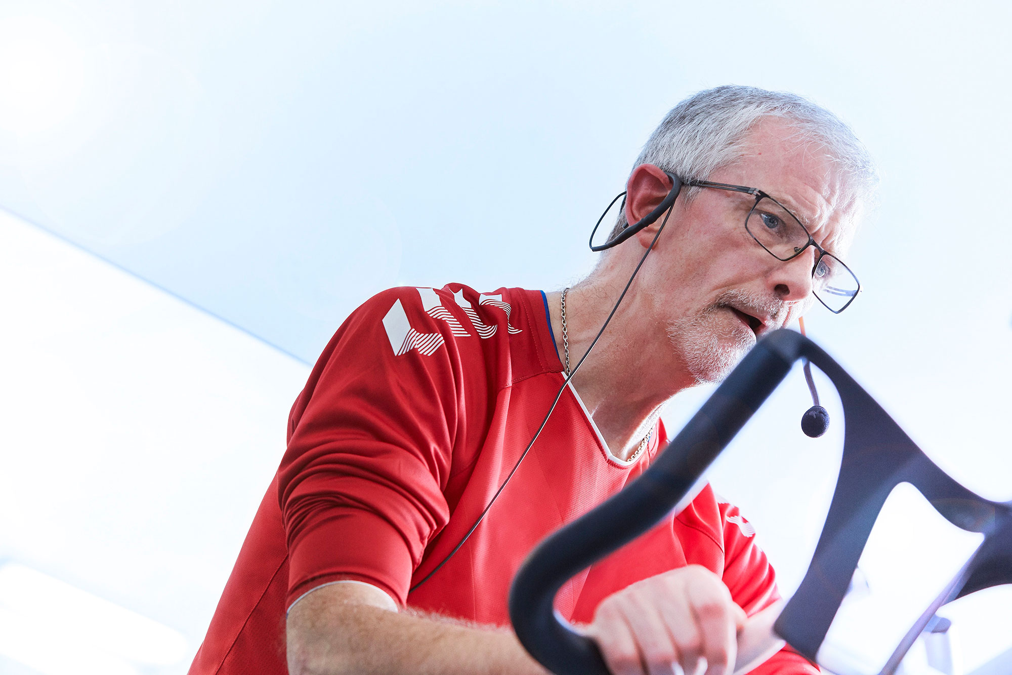 Carsten Med CP Sidder På Spinningcykel